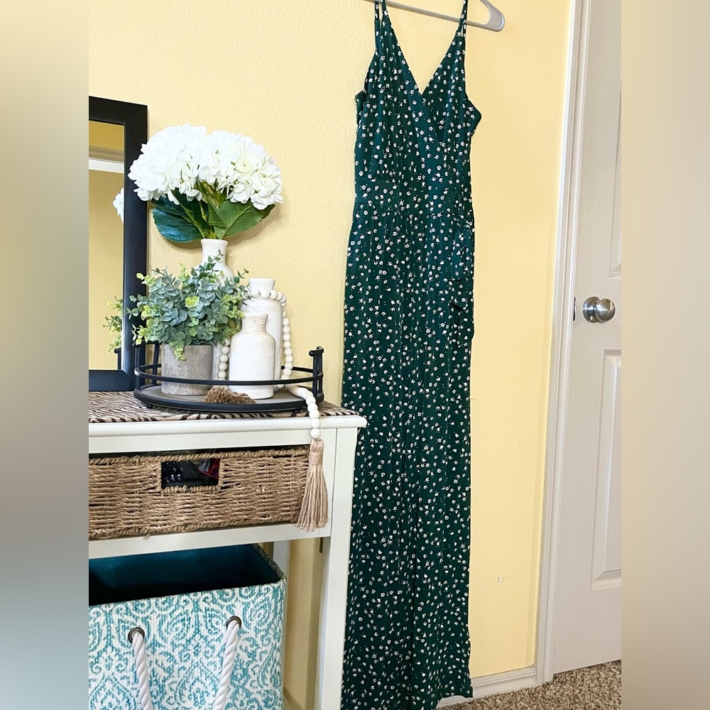 NWT green floral jumper - Stitch Fix / Kaileigh - size M (6-8)